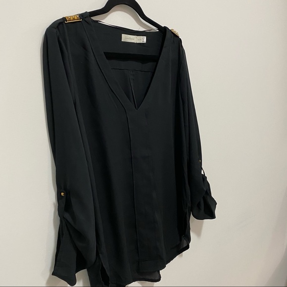 🛍 3/$45 2 Costa Blanca Blouses w. Shoulder Accent - Picture 6 of 8